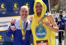 Hombre de Utah corrió disfrazado de plátano y rompió un récord mundial en el Maratón de Boston